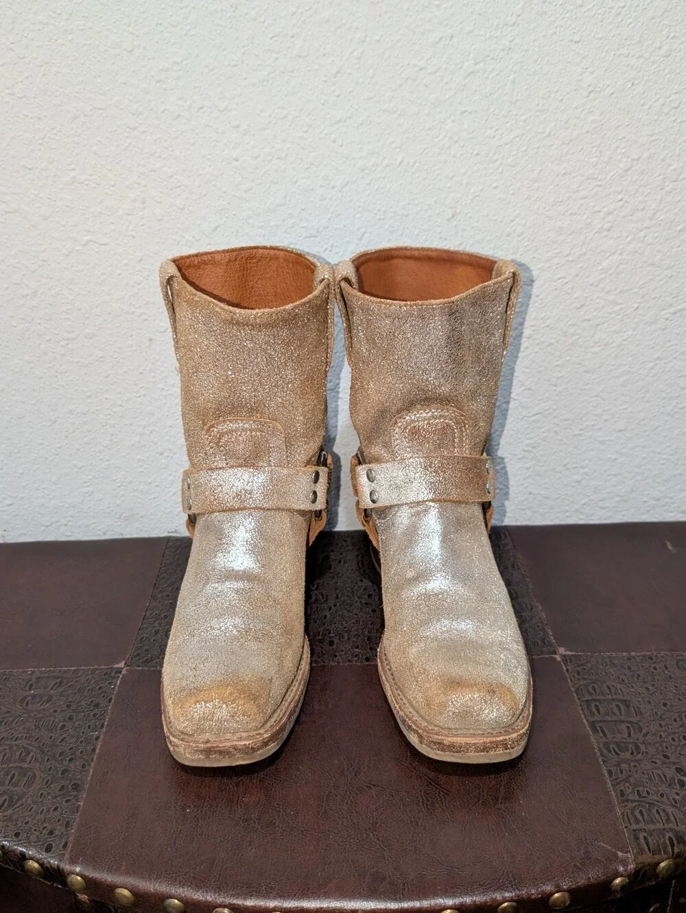 Frye Harness 8G Glitter Silver Tan Pull On Metallic Cowboy Short Boot Size 7.5